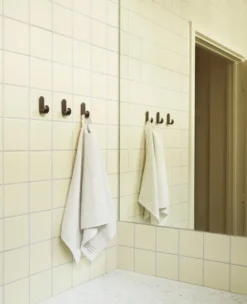 Normann Copenhagen Curve Minikoukku, 2 Kpl, Matta Ruskea 10 Normann Copenhagen Curve Minikoukku, 2 Kpl, Matta Ruskea -Muuto HalpaShop 2021 Curve Mini Hooks 2pcs Matt Brown 02