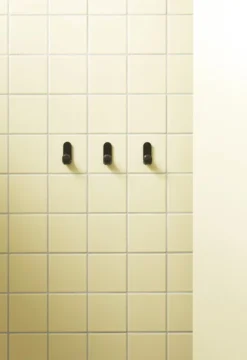 Normann Copenhagen Curve Minikoukku, 2 Kpl, Matta Musta -Muuto HalpaShop 2021 Curve Mini Hooks Matt Black 02