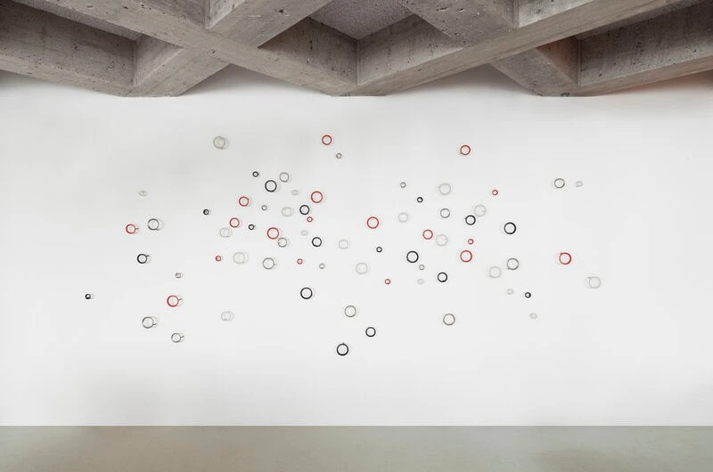 Normann Copenhagen Loop Seinäkoukku, Pieni, Lämmin Harmaa 3 Normann Copenhagen Loop Seinäkoukku, Pieni, Lämmin Harmaa - Image 3