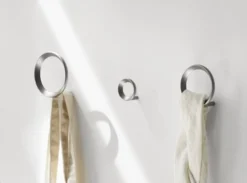 Normann Copenhagen Loop Seinäkoukku, Iso, Harjattu Sinkki -Muuto HalpaShop 2022 Loop Hook Small Medium Large Brushed Zinc 03