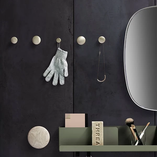 Muuto Dots Metal Ripustimet, 5 Kpl, Musta 2 Muuto Dots Metal Ripustimet, 5 Kpl, Musta - Image 2