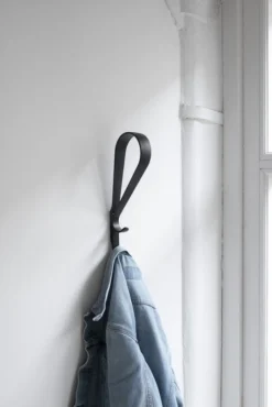 Artek Tupla Seinäkoukku, Musta 9 Artek Tupla Seinäkoukku, Musta -Muuto HalpaShop 3328274 Tupla Wall Hook 02 master