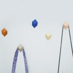 HAY Iso Hook Seinäkoukku, Punainen, 3 Kpl -Muuto HalpaShop 55HaySS2017 iso HV