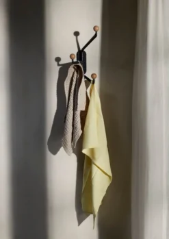 &Tradition Capture SC74 Seinäkoukku, Pieni, Grafiitti - Monivärinen 7 &Tradition Capture SC74 Seinäkoukku, Pieni, Grafiitti - Monivärinen -Muuto HalpaShop ATD 2022 Capture SC74 1