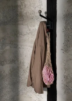 &Tradition Capture SC75 Seinäkoukku, Iso, Grafiitti - Monivärinen -Muuto HalpaShop ATD 2022 Capture SC75 1