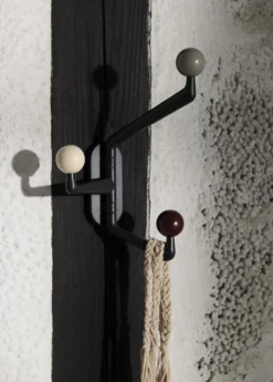 &Tradition Capture SC75 Seinäkoukku, Iso, Grafiitti - Tammi -Muuto HalpaShop ATD 2022 Capture SC75