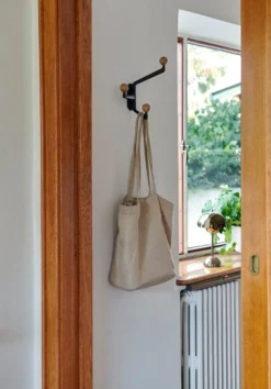 &Tradition Capture SC74 Seinäkoukku, Pieni, Grafiitti - Tammi -Muuto HalpaShop ATD Retail 2022 Collect SC74 Flowerpot VP9