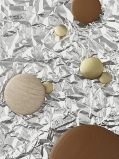 Muuto Dots Metal Ripustin, Messinki -Muuto HalpaShop Dots Concept Muuto org