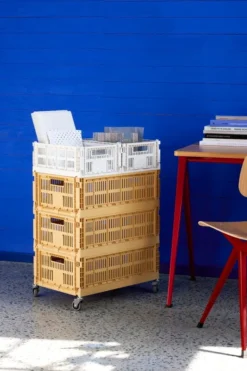 HAY Colour Crate Pyörät, 4 Kpl, L 8 HAY Colour Crate Pyörät, 4 Kpl, L -Muuto HalpaShop HAY Colour Crate L golden yellow HAY Colour Crate M off white HAY Colour Crate Wheels Pyramid Table 01 clear lacquered oak top tomato red frame Result chair wb lacquered oak seat and back