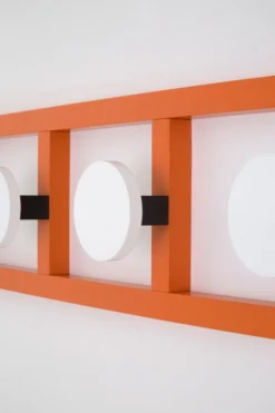 Raawii Hook 2 Naulakko, Keskikokoinen, Pure Orange - Signal White 9 Raawii Hook 2 Naulakko, Keskikokoinen, Pure Orange - Signal White -Muuto HalpaShop Hook 2 medium 3 role