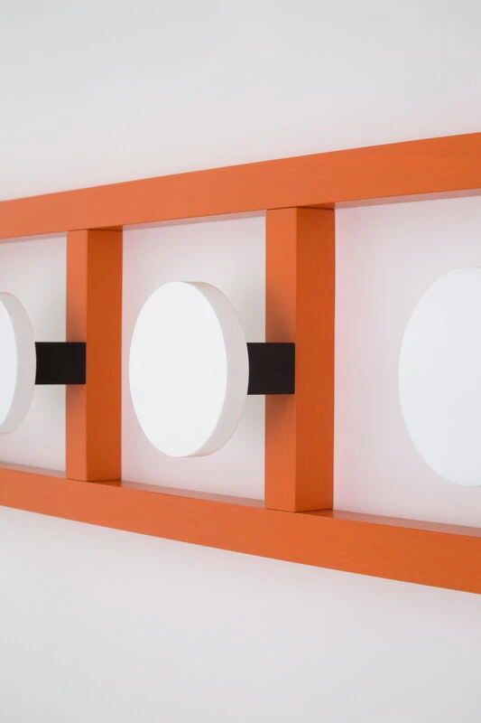 Raawii Hook 2 Naulakko, Keskikokoinen, Pure Orange - Signal White 4 Raawii Hook 2 Naulakko, Keskikokoinen, Pure Orange - Signal White - Image 4