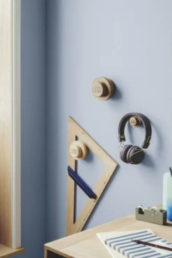 Room Copenhagen Lego Wooden Wall Hanger Seinäkoukku 3 Kpl, Tummaksi Petsattu Tam -Muuto HalpaShop LEGO Lifestyle Wood Collection 2021 05 14