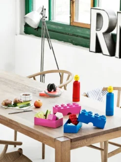 Room Copenhagen Lego Mini Box 8 Rasia, Punainen 9 Room Copenhagen Lego Mini Box 8 Rasia, Punainen -Muuto HalpaShop LEGO Lunch Lifestyle image01