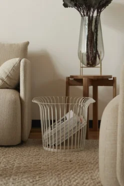 MENU Ribbon Kori, Valkoinen -Muuto HalpaShop MENU Ribbon Basket Passage Stool Offset chasse Vase