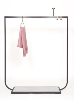 Asplund Tati Naulakon Nuppi, Messinki 6 Asplund Tati Naulakon Nuppi, Messinki -Muuto HalpaShop TATI COAT RACK LARGE Storm Grey Carrara Asplund 01 1