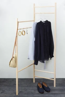 Verso Design Tikas Vaateteline, Koivu 7 Verso Design Tikas Vaateteline, Koivu -Muuto HalpaShop TIKAS Clothes rack 2B blue clothes
