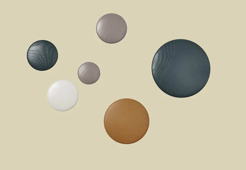 Muuto Dots Wood Ripustin, Tummanvihreä 2 Muuto Dots Wood Ripustin, Tummanvihreä - Image 2