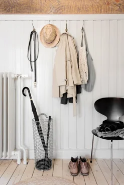 Korbo Umbrella Bin Sateenvarjoteline, Ruostumaton Teräs -Muuto HalpaShop UmbrellaBin Hallway2