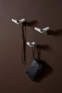 Woud Tail Wing Seinäkoukku, Keskikokoinen, Tammi 6 Woud Tail Wing Seinäkoukku, Keskikokoinen, Tammi -Muuto HalpaShop WOUD Lifestyle 2017 Tail Wing