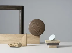 Muuto Dots Wood Ripustin, Petsattu Tummanruskea -Muuto HalpaShop dots wood stained dark brown sage green concept wide muuto org