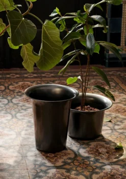 Ferm LIVING Spun Alu Kori, Matala, Musta Alumiini -Muuto HalpaShop fermLIVING AW22 SpunAluBaskets image 2