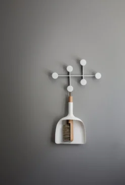 MENU Afteroom Seinänaulakko, Valkoinen -Muuto HalpaShop menu sweeper funnel1